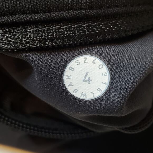 Lululemon Women's Size 4 Speed Up Crop 21" Incognito Camo Multi Grey W6AK8S - Picture 7 of 7